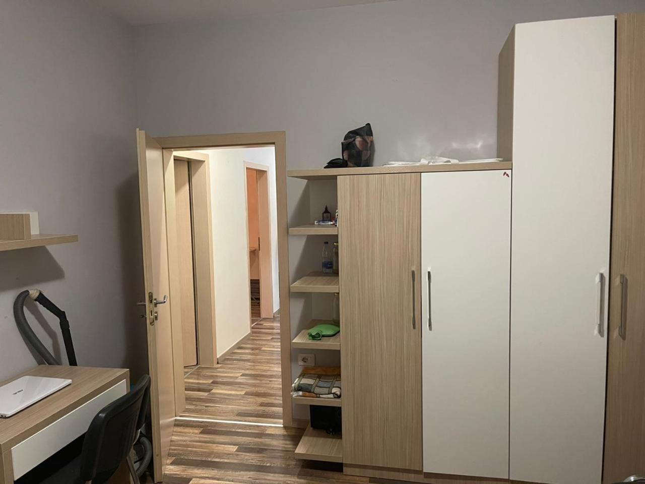 Zoo Apartment *